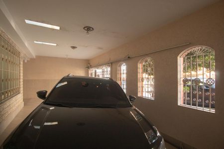 Casa à venda com 240m², 5 quartos e 5 vagas Casa à venda com 240m², 5 quartos e 5 vagasGaragem