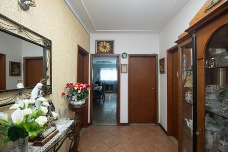 Casa à venda com 240m², 5 quartos e 5 vagas Casa à venda com 240m², 5 quartos e 5 vagasHall