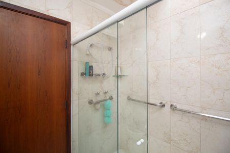 Casa à venda com 240m², 5 quartos e 5 vagas Casa à venda com 240m², 5 quartos e 5 vagasBanheiro da Suíte 1