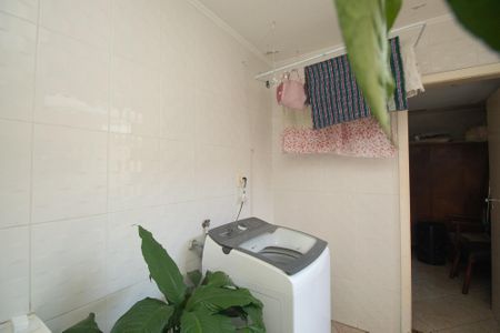 Casa à venda com 240m², 5 quartos e 5 vagas Casa à venda com 240m², 5 quartos e 5 vagasÁrea de Serviço