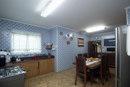 Casa à venda com 240m², 5 quartos e 5 vagas Casa à venda com 240m², 5 quartos e 5 vagasCozinha