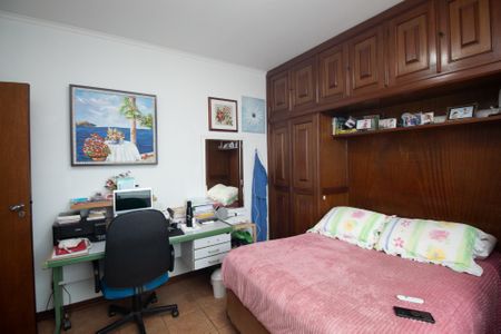 Casa à venda com 240m², 5 quartos e 5 vagas Casa à venda com 240m², 5 quartos e 5 vagasQuarto 2