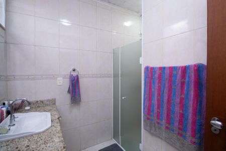 Casa à venda com 240m², 5 quartos e 5 vagas Casa à venda com 240m², 5 quartos e 5 vagasBanheiro 2