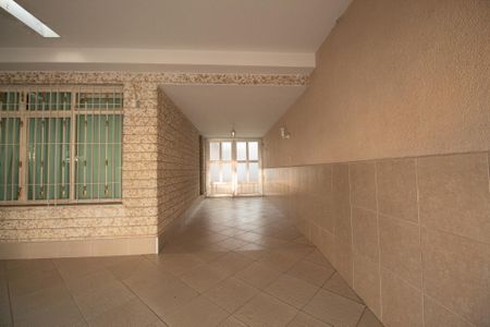 Casa à venda com 240m², 5 quartos e 5 vagas Casa à venda com 240m², 5 quartos e 5 vagasGaragem