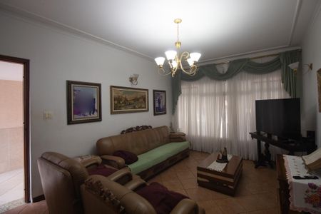 Casa à venda com 240m², 5 quartos e 5 vagas Casa à venda com 240m², 5 quartos e 5 vagasSala