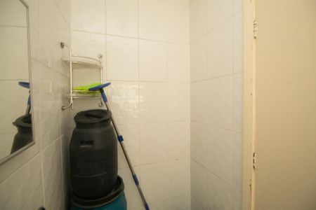 Casa à venda com 240m², 5 quartos e 5 vagas Casa à venda com 240m², 5 quartos e 5 vagasBanheiro de Serviço