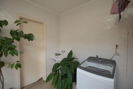 Casa à venda com 240m², 5 quartos e 5 vagas Casa à venda com 240m², 5 quartos e 5 vagasÁrea de Serviço