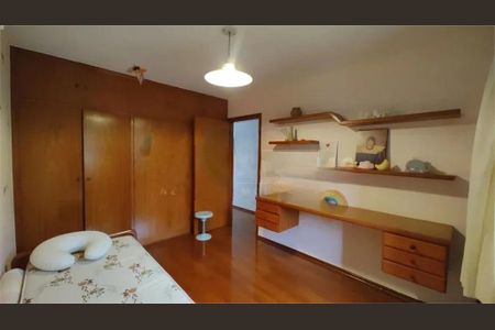 Casa à venda com 211m², 4 quartos e 4 vagas