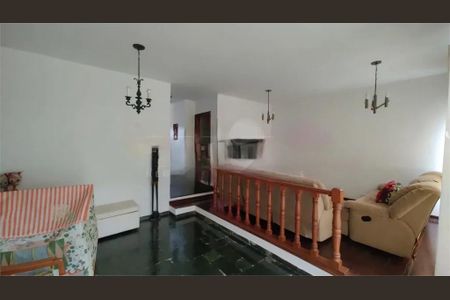 Casa à venda com 211m², 4 quartos e 4 vagas