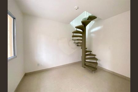 Casa à venda com 4 quartos, 200m² em Vila Guarani, São Paulo