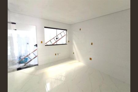 Casa à venda com 75m², 3 quartos e 2 vagas