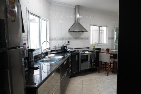 Casa à venda com 438m², 4 quartos e 6 vagasCozinha