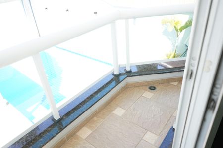 Casa à venda com 438m², 4 quartos e 6 vagasVaranda da Suíte 4