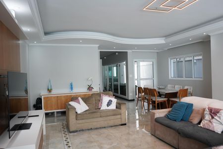 Casa à venda com 438m², 4 quartos e 6 vagasSala