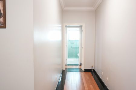 Casa à venda com 438m², 4 quartos e 6 vagasCorredor