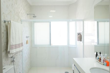 Casa à venda com 438m², 4 quartos e 6 vagasBanheiro da Suíte