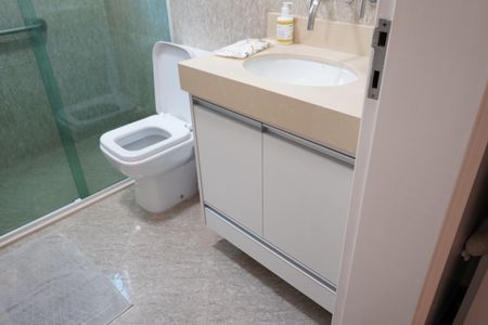 Casa à venda com 438m², 4 quartos e 6 vagasBanheiro da Suíte 4