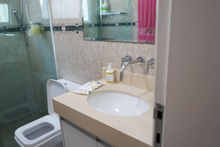 Casa à venda com 438m², 4 quartos e 6 vagasBanheiro da Suíte 4