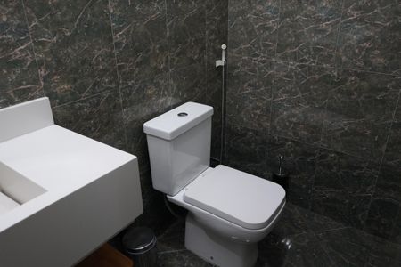 Casa à venda com 438m², 4 quartos e 6 vagasLavabo