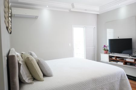 Casa à venda com 438m², 4 quartos e 6 vagasSuíte