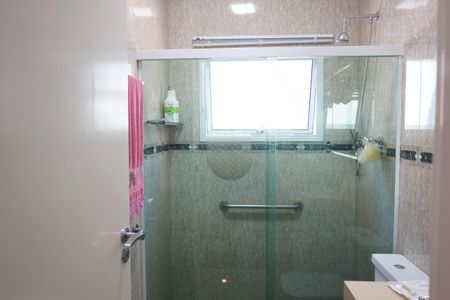 Casa à venda com 438m², 4 quartos e 6 vagasBanheiro da Suíte 4