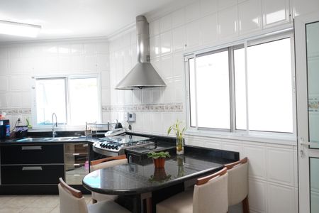 Casa à venda com 438m², 4 quartos e 6 vagasCozinha