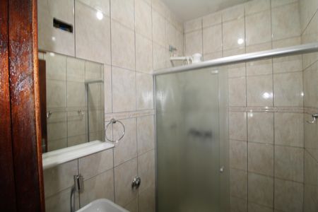 Casa à venda com 180m², 4 quartos e 2 vagasBanheiro
