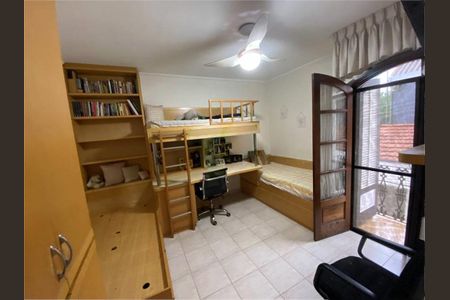 Casa à venda com 230m², 3 quartos e 2 vagas