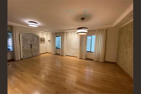 Casa à venda com 230m², 3 quartos e 2 vagas