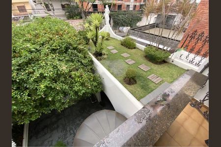 Casa à venda com 230m², 3 quartos e 2 vagas