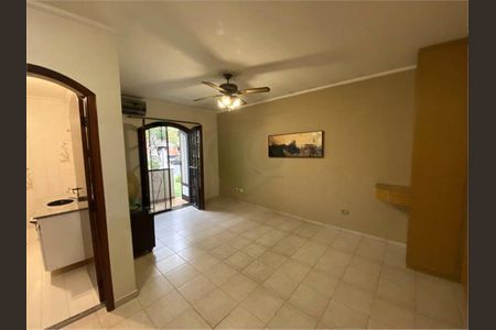 Casa à venda com 230m², 3 quartos e 2 vagas