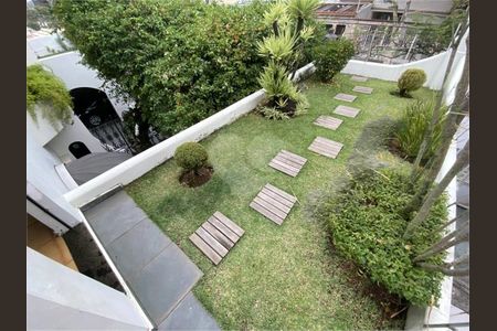 Casa à venda com 230m², 3 quartos e 2 vagas