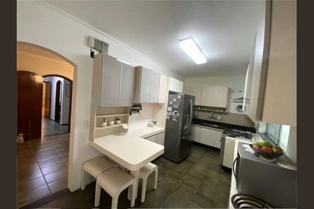 Casa à venda com 230m², 3 quartos e 2 vagas