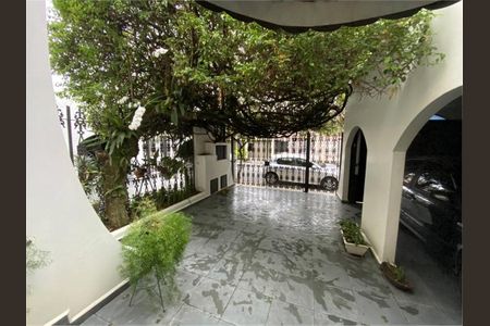 Casa à venda com 230m², 3 quartos e 2 vagas