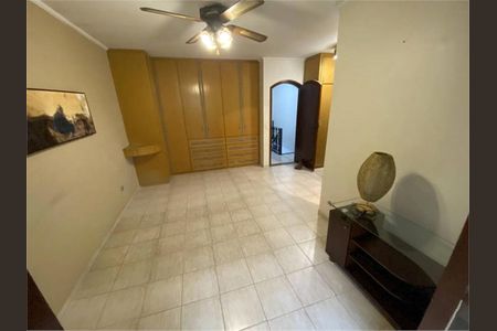 Casa à venda com 230m², 3 quartos e 2 vagas