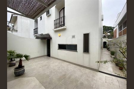 Casa à venda com 230m², 3 quartos e 2 vagas