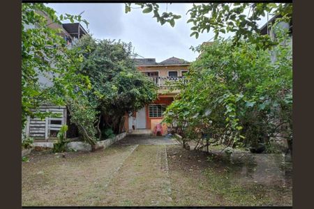 Casa à venda com 253m², 3 quartos e 4 vagas