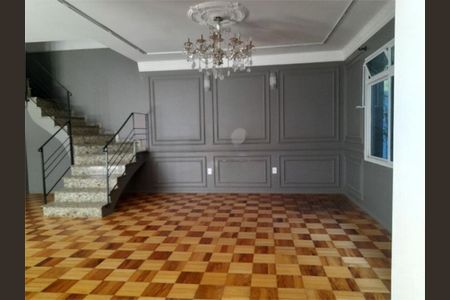 Casa à venda com 230m², 4 quartos e 3 vagas