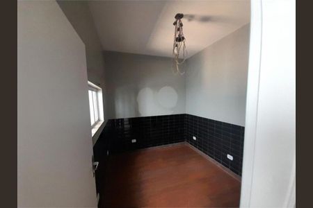 Casa à venda com 230m², 4 quartos e 3 vagas