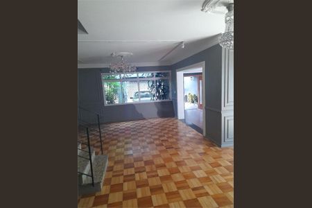 Casa à venda com 230m², 4 quartos e 3 vagas