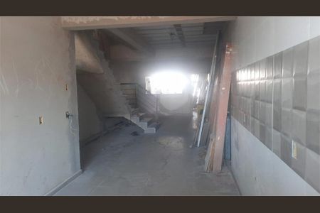 Casa à venda com 205m², 3 quartos e 2 vagas