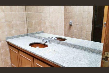 Casa à venda com 4 quartos, 340m² em Jardim Petropolis, São Paulo