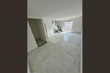 Casa à venda com 2 quartos, 107m² em Vila Nhocuné, São Paulo