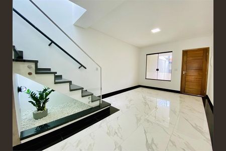 Casa à venda com 120m², 3 quartos e 2 vagas