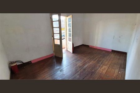 Casa à venda com 82m², 2 quartos e sem vaga