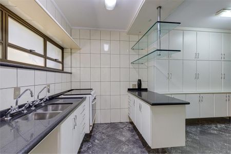 Casa à venda com 230m², 3 quartos e 2 vagas