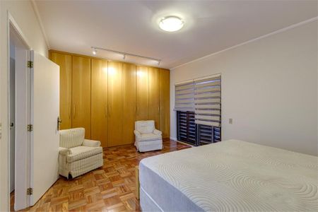 Casa à venda com 230m², 3 quartos e 2 vagas