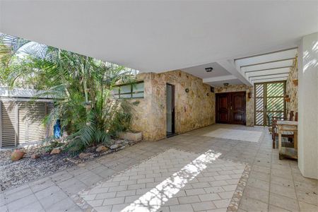 Casa à venda com 230m², 3 quartos e 2 vagas