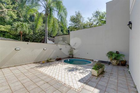 Casa à venda com 230m², 3 quartos e 2 vagas