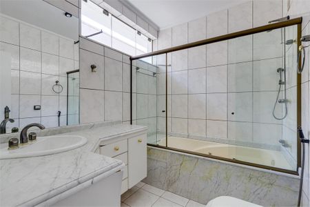 Casa à venda com 230m², 3 quartos e 2 vagas